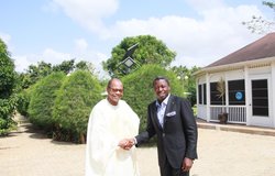 Le Représentant Spécial du Secrétaire Général et Chef d’UNOWA, Mohamed Ibn Chambas, a rencontré le président réélu du Togo, Faure Gnassingbe, le 01 mai 2015 à Lomé. &#x0D;
Ph. DR